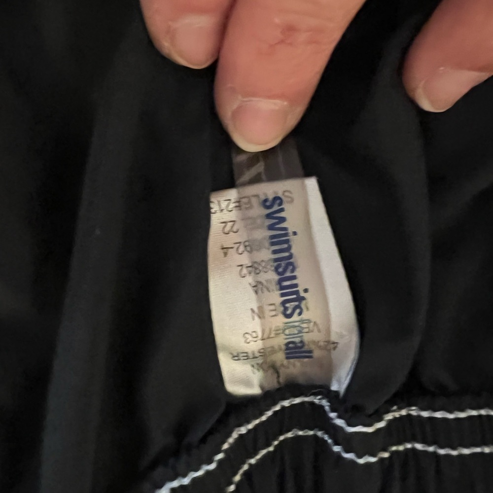 Swim shorts and top. - Picture 4 of 6